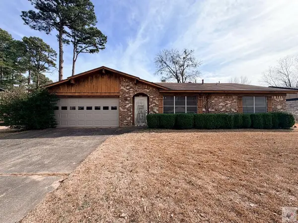 444 E Greenfield Dr, Wake Village, TX 75501