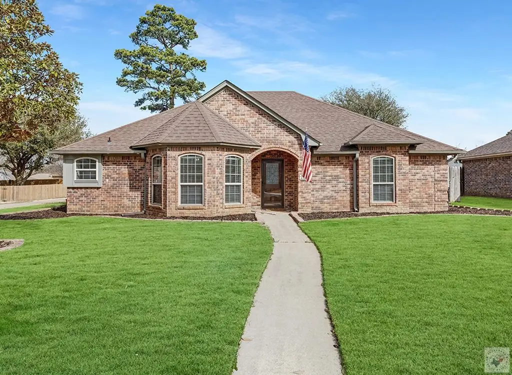 208 Trailwood Ln, Wake Village, TX 75501 - #1