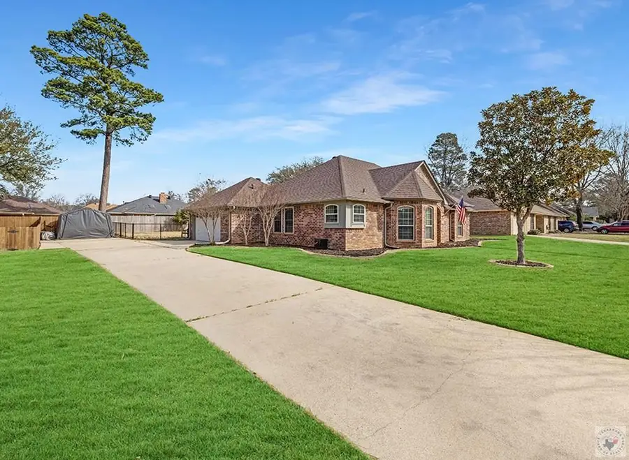 208 Trailwood Ln, Wake Village, TX 75501 - #2