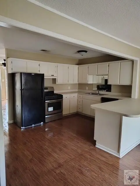 218 Shellwood Dr, Wake Village, TX 75501 - #2