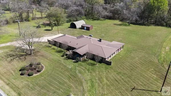 3984 Fm 1398, Hooks, TX 75561