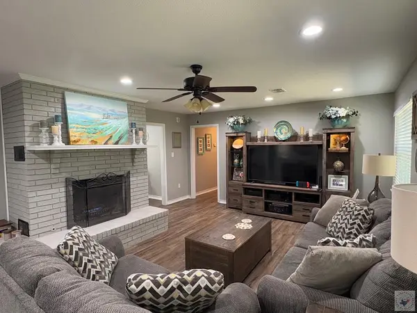 403 Tree Top Ln, Atlanta, TX 75551