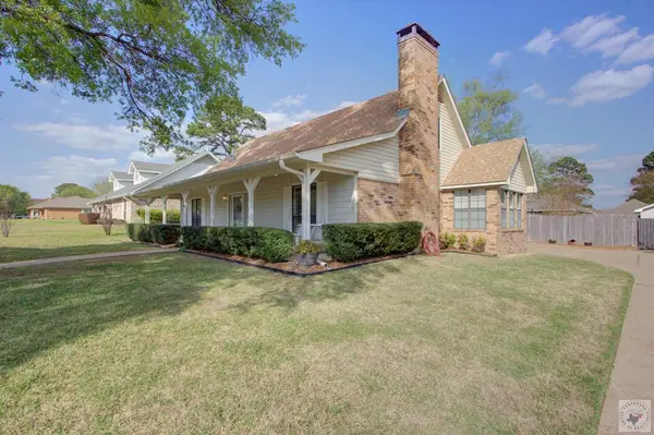 325 Loma Linda, Wake Village, TX 75501