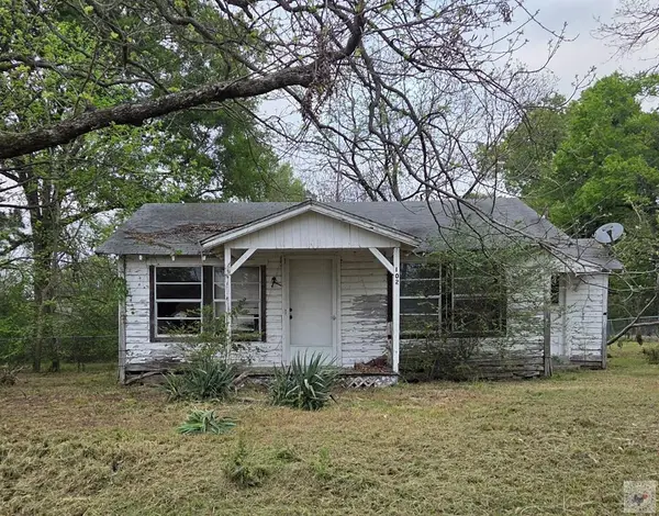 102 W Mcgee, New Boston, TX 75570