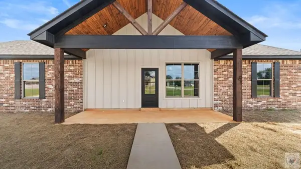 271 Kentucky Cir, Hooks, TX 75561