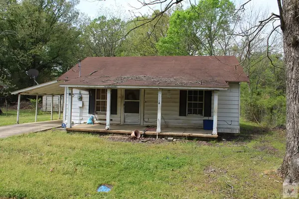 1110 S Walker Street, Hope, AR 71801