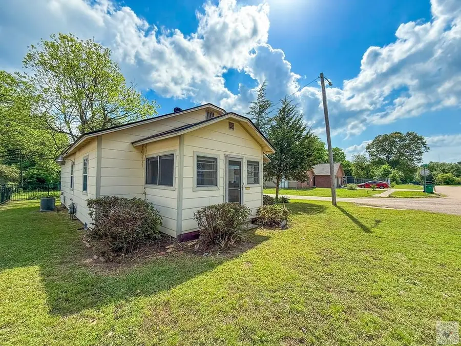 2323 W 14th St, Texarkana, TX 75501 - #2