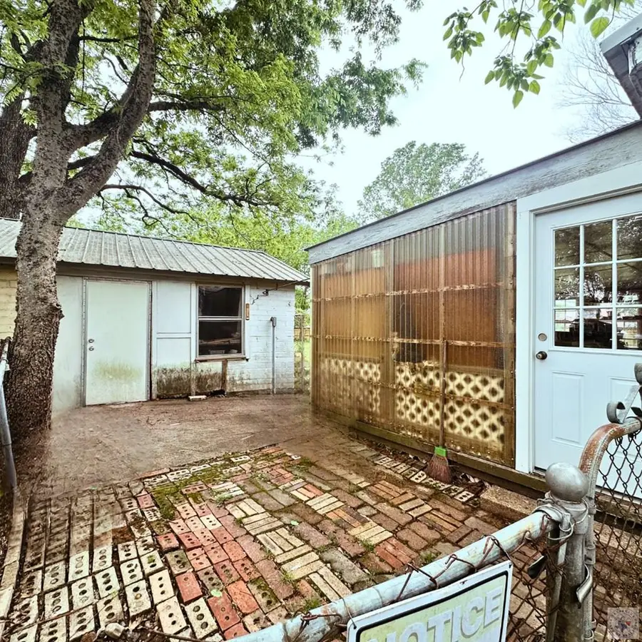 607 N Ellis St, New Boston, TX 75570 - #3