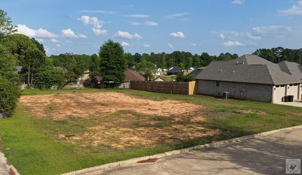 41 Williams Circle, Wake Village, TX 75501