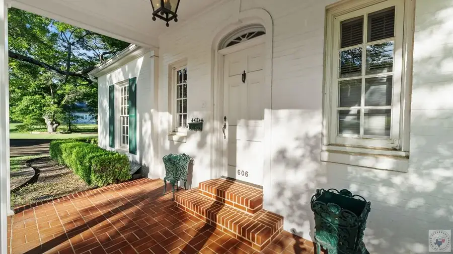 606 N Louise St, Atlanta, TX 75551 - #2