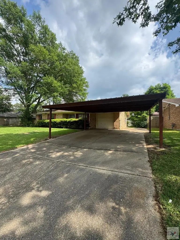 120 E Greenfield, Wake Village, TX 75501 - #2