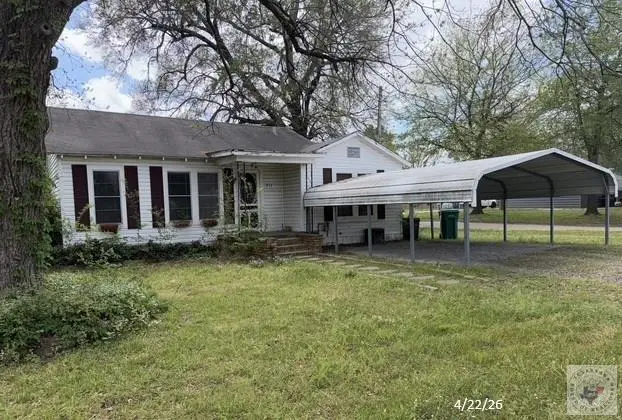 211 SW Front St, New Boston, TX 75570 - #1