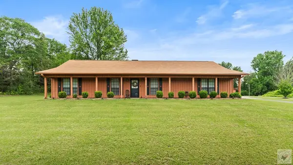 3211 Country Club Lane, Hope, AR 71801