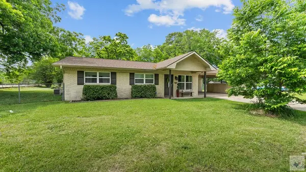 203 Main St, Hooks, TX 75561