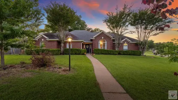 1003 Brown Drive, Wake Village, TX 75501