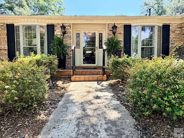 9 Cambridge Dr, Texarkana, AR 71854