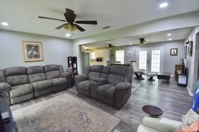 2401 E Avenue B, Hooks, TX 75561 - #1