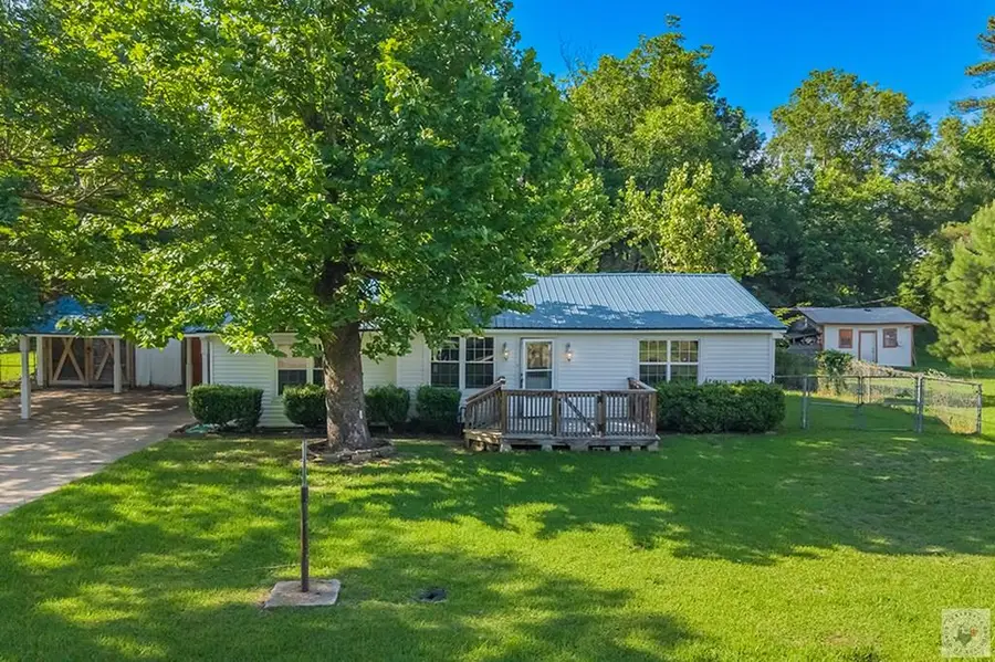 1101 E Avenue A, Hooks, TX 75561 - #3