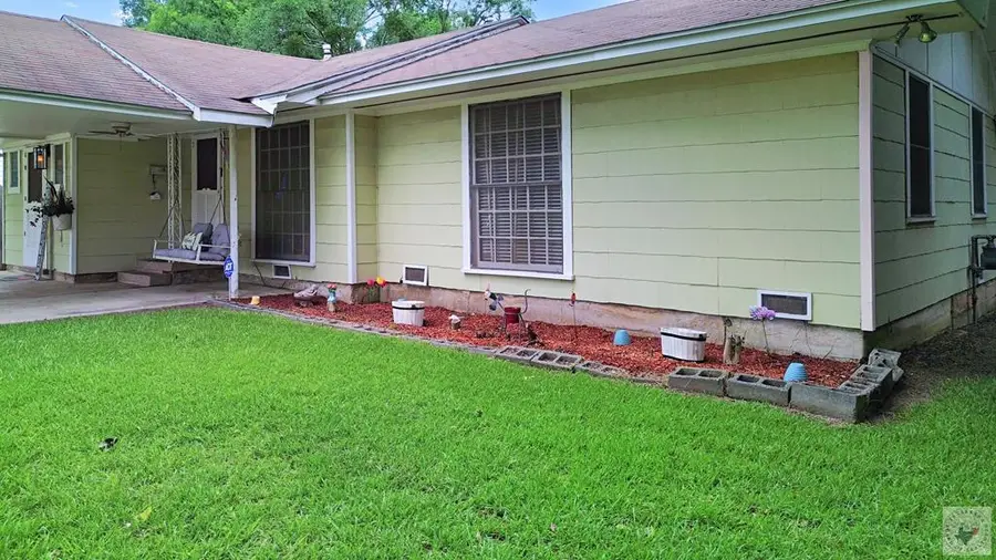 845 Singapore Dr, Wake Village, TX 75501 - #3