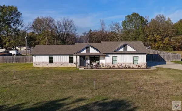290 Bunker Hill, Hooks, TX 75561