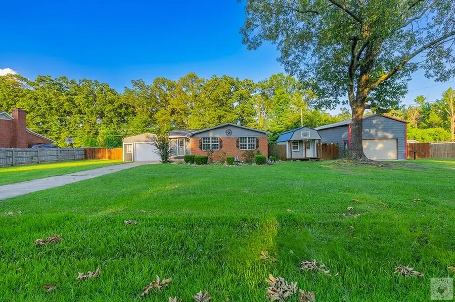 500 E 10th St, Hooks, TX 75561 - #2