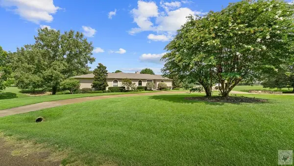 6527 Lakeview Dr, Texarkana, TX 75503