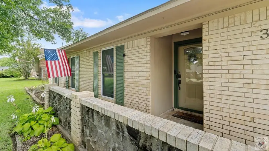 341 W Greenfield, Wake Village, TX 75501 - #2