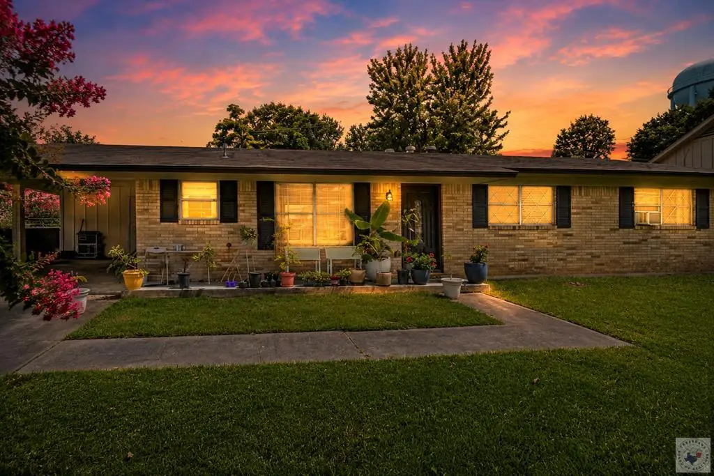 401 W Greenfield, Wake Village, TX 75501 - #1
