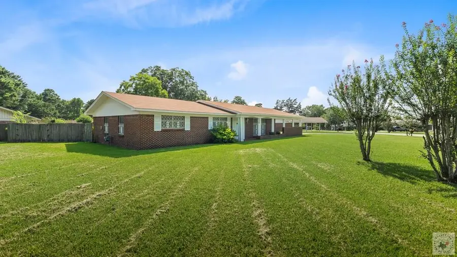 130 N Elmwood Dr, Texarkana, TX 75501 - #3