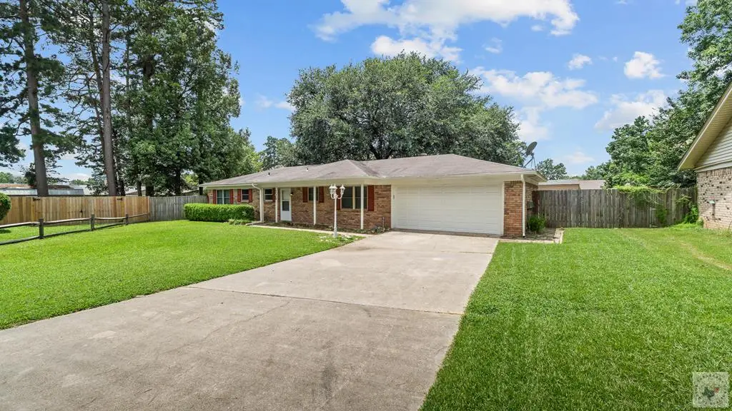 220 Edgewood Cir, Wake Village, TX 75501 - #1