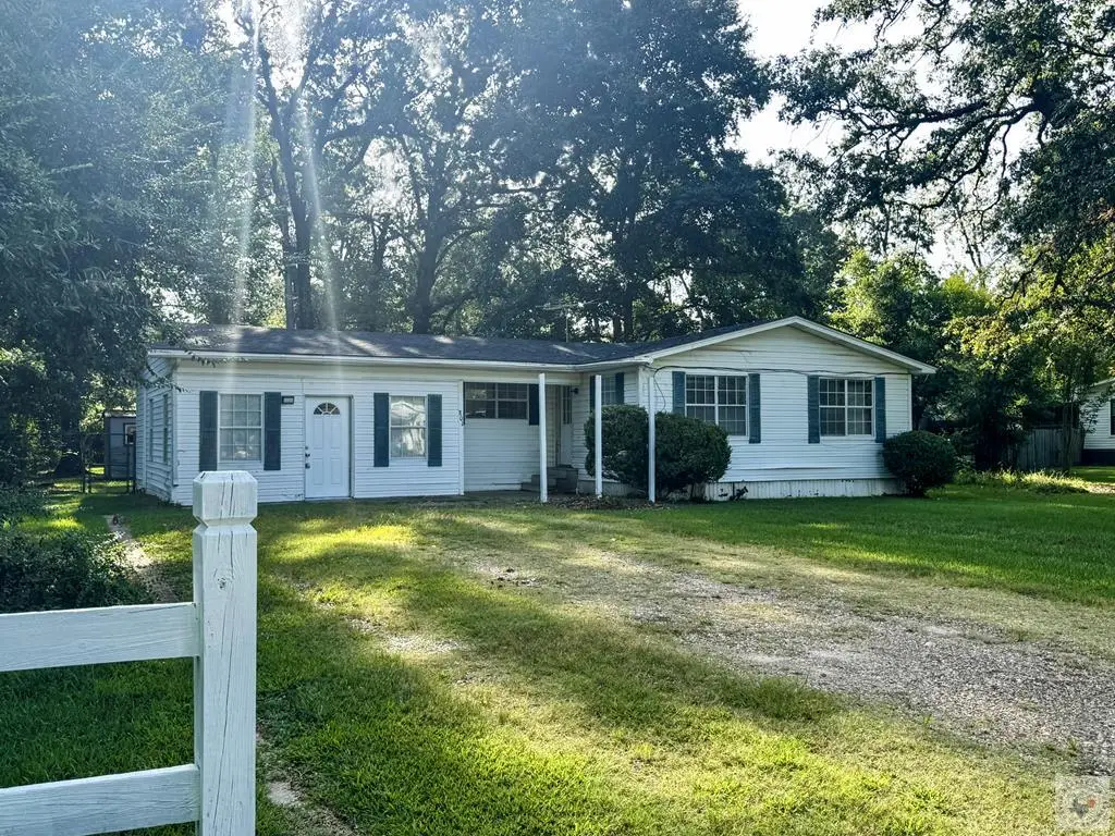 801 E 12th St, Hooks, TX 75561 - #1