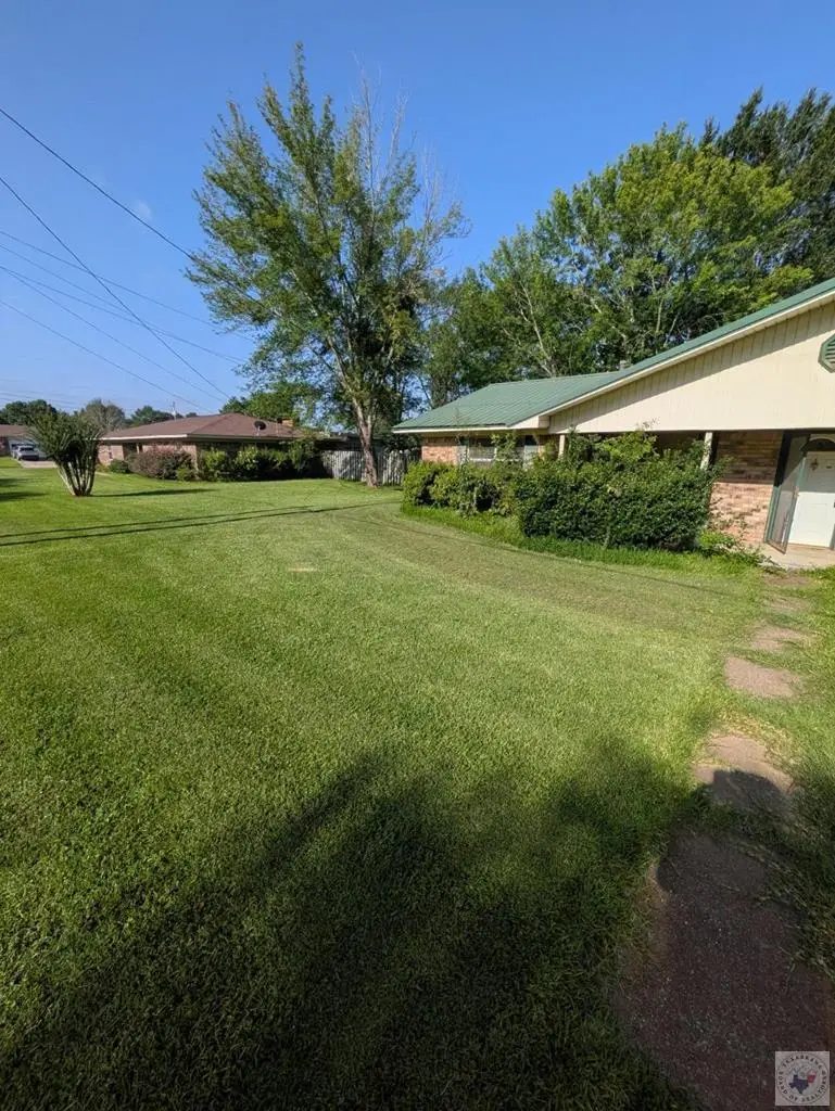 203 Rex Avenue, Hooks, TX 75561 - #2