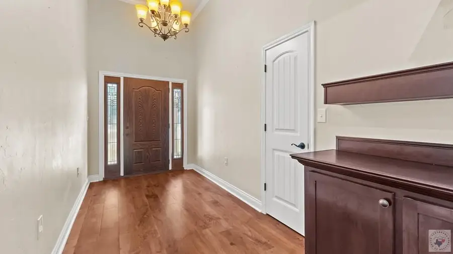 1049 Brown Dr, Wake Village, TX 75501 - #2