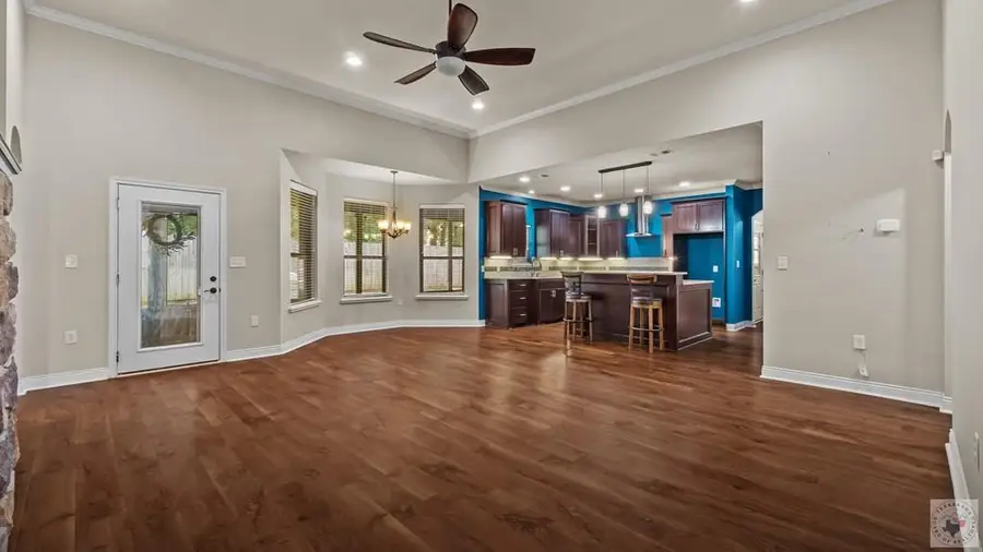1049 Brown Dr, Wake Village, TX 75501 - #3