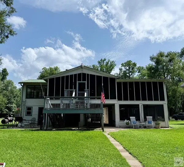 4379 Cypress Village Rd, Karnack, TX 75661
