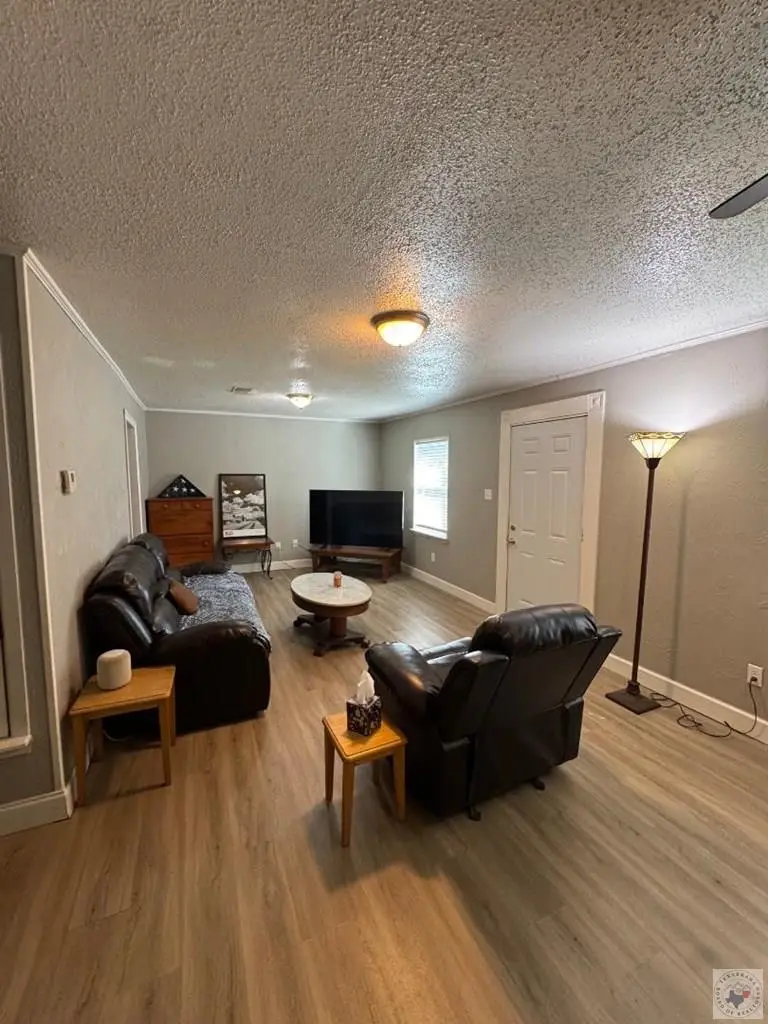 9 Sherman, Hooks, TX 75561 - #2
