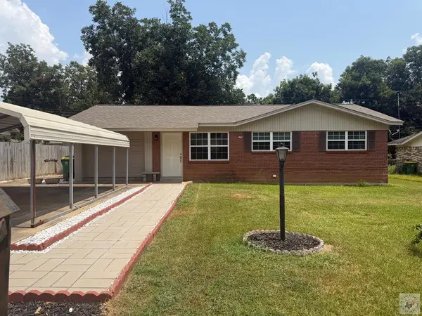 1726 Meadowbrook Ln., Texarkana, TX 75501