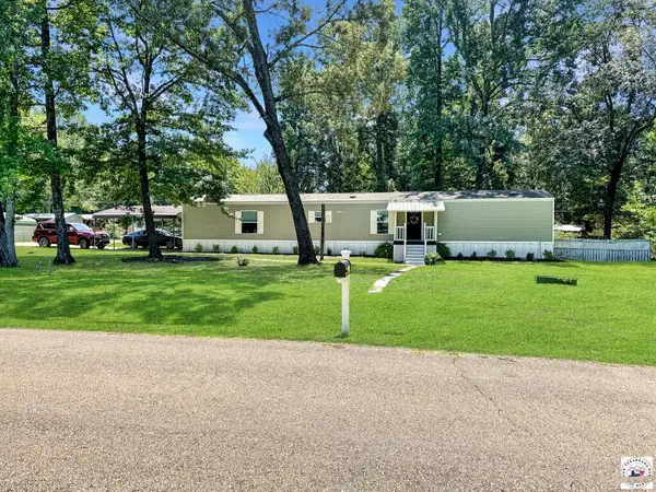 116 E Ave G, Hooks, TX 75561