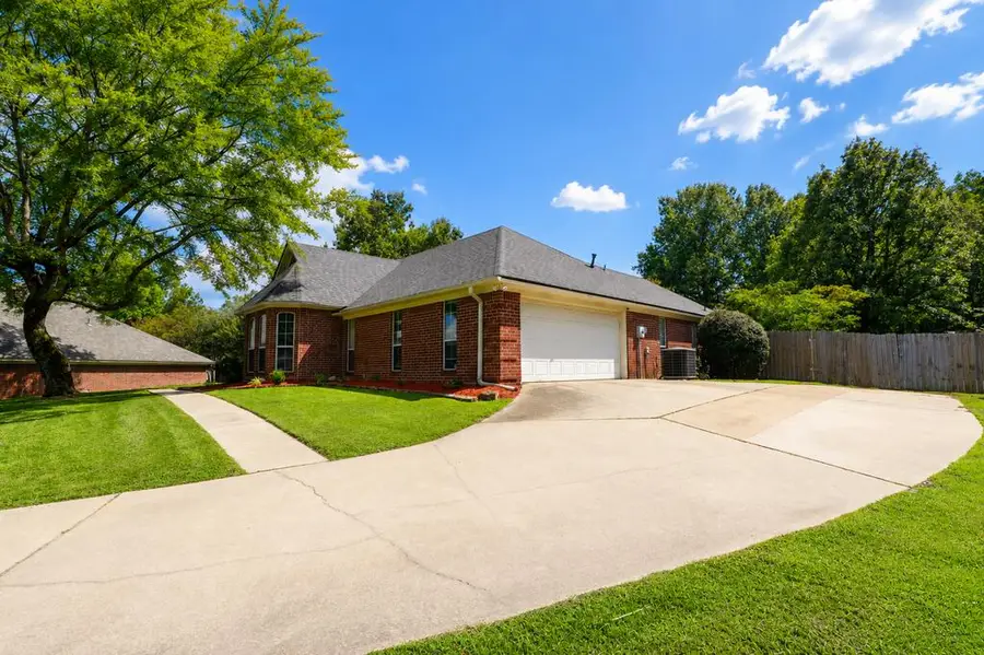 204 Boulder Ridge Cir., Texarkana, AR 71854 - #3