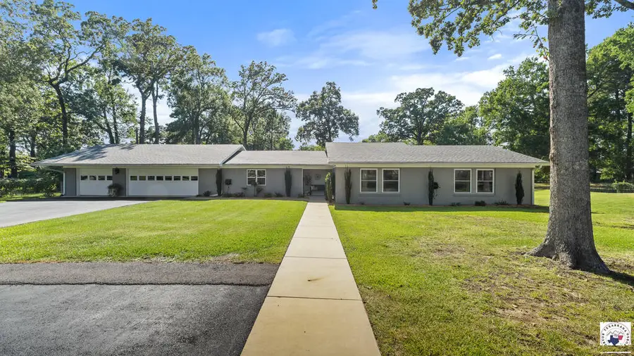 6509 Summerhill Rd., Texarkana, TX 75503 - #2