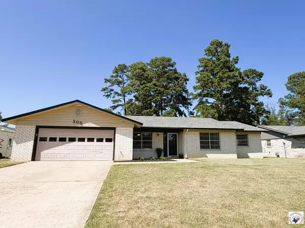 305 Northcrest Dr, Wake Village, TX 75503