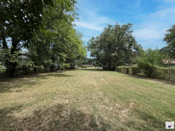 124 E Crockett, DeKalb, TX 75559