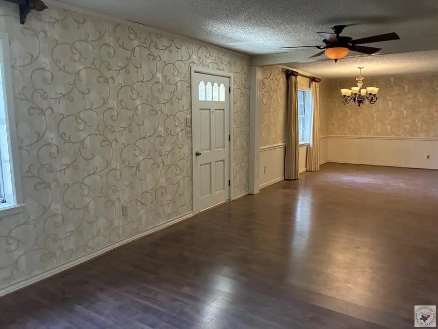 554 N Pecan St, Nash, TX 75569 - #3