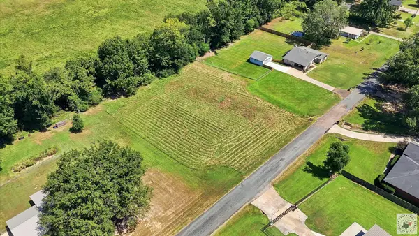 7104 N Richland Dr, Texarkana, TX 75503