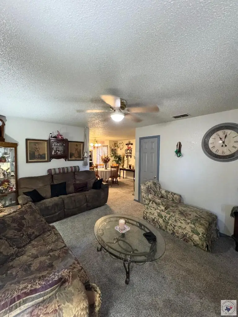 315 Hickory Dr., Maud, TX 75567 - #2