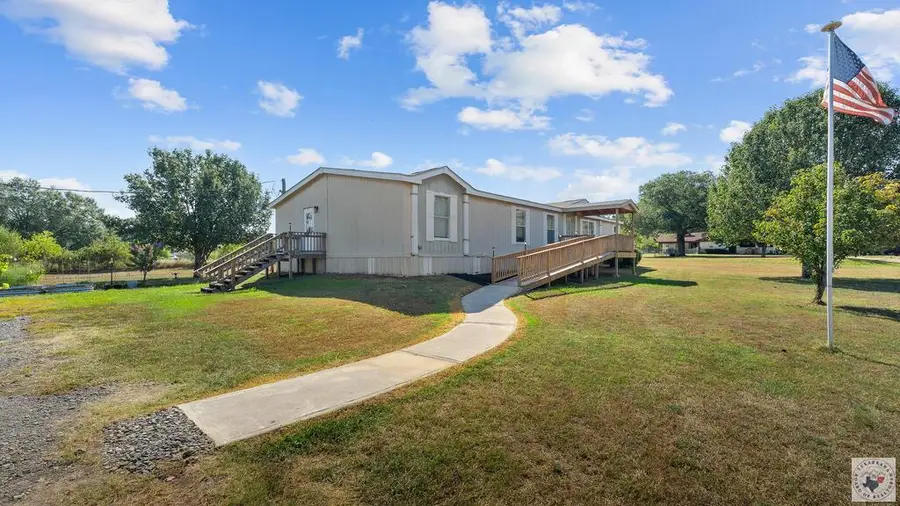 300 Morningside Dr, Hooks, TX 75561 - #2