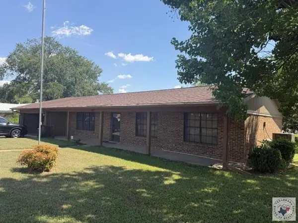 923 Japonica Drive, Wake Village, TX 75501