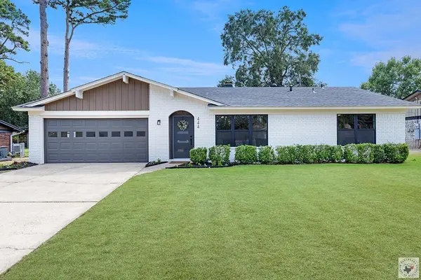 444 E Greenfield Dr., Wake Village, TX 75501