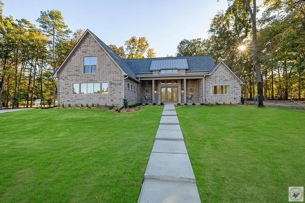 3015 Sterling Dr., Texarkana, TX 75503 - #1