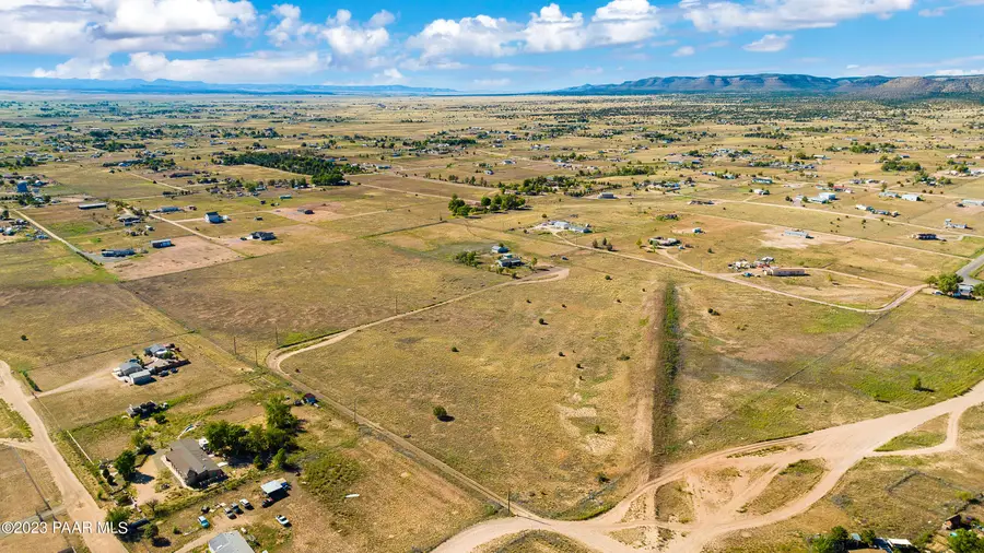 25070 N Midget Lane, Paulden, AZ 86334 - Image #2